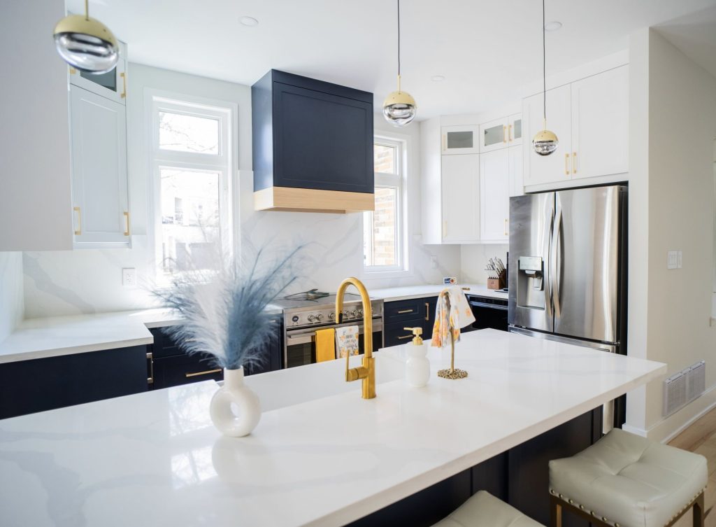 White quartz island facing the range and navy hood